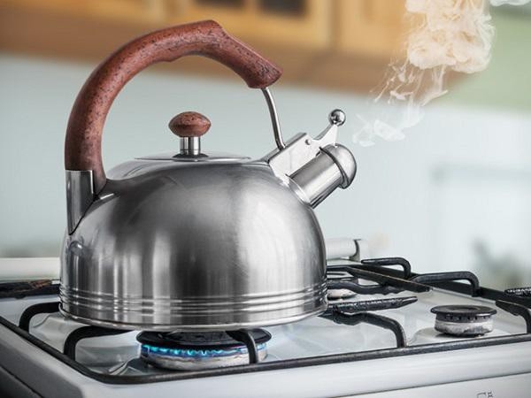 Uống nước đun lại nhiều lần có gây ung thư? Uống nước đun lại nhiều lần có gây ung thư?