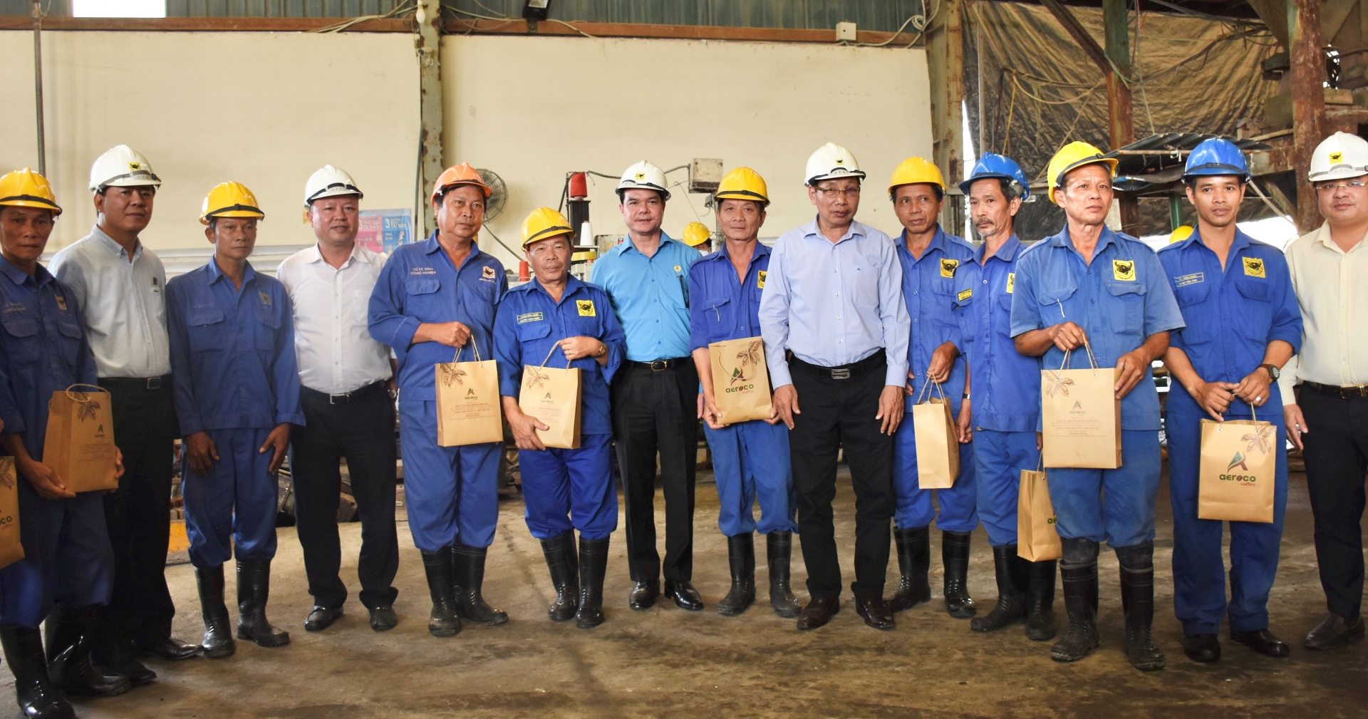 Đầu năm, Chủ tịch Tổng Liên đoàn Lao động Việt Nam thăm và chúc Tết công nhân lao động dau nam chu tich tong lien doan lao dong viet nam tham va chuc tet cong nhan lao dong