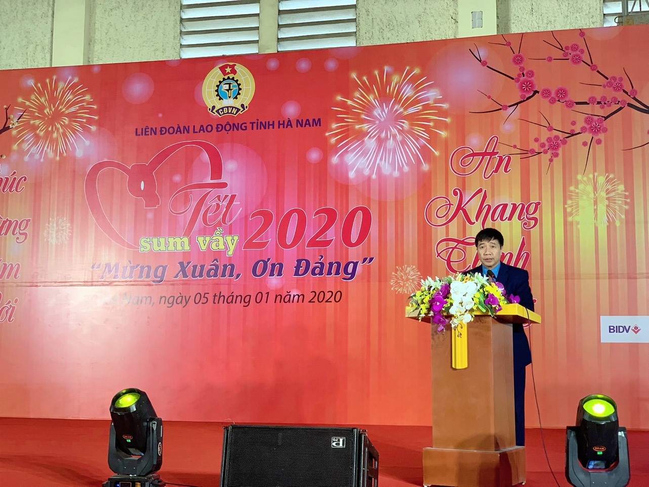 1000 cong nhan lao dong tham du chuong trinh tet sum vay