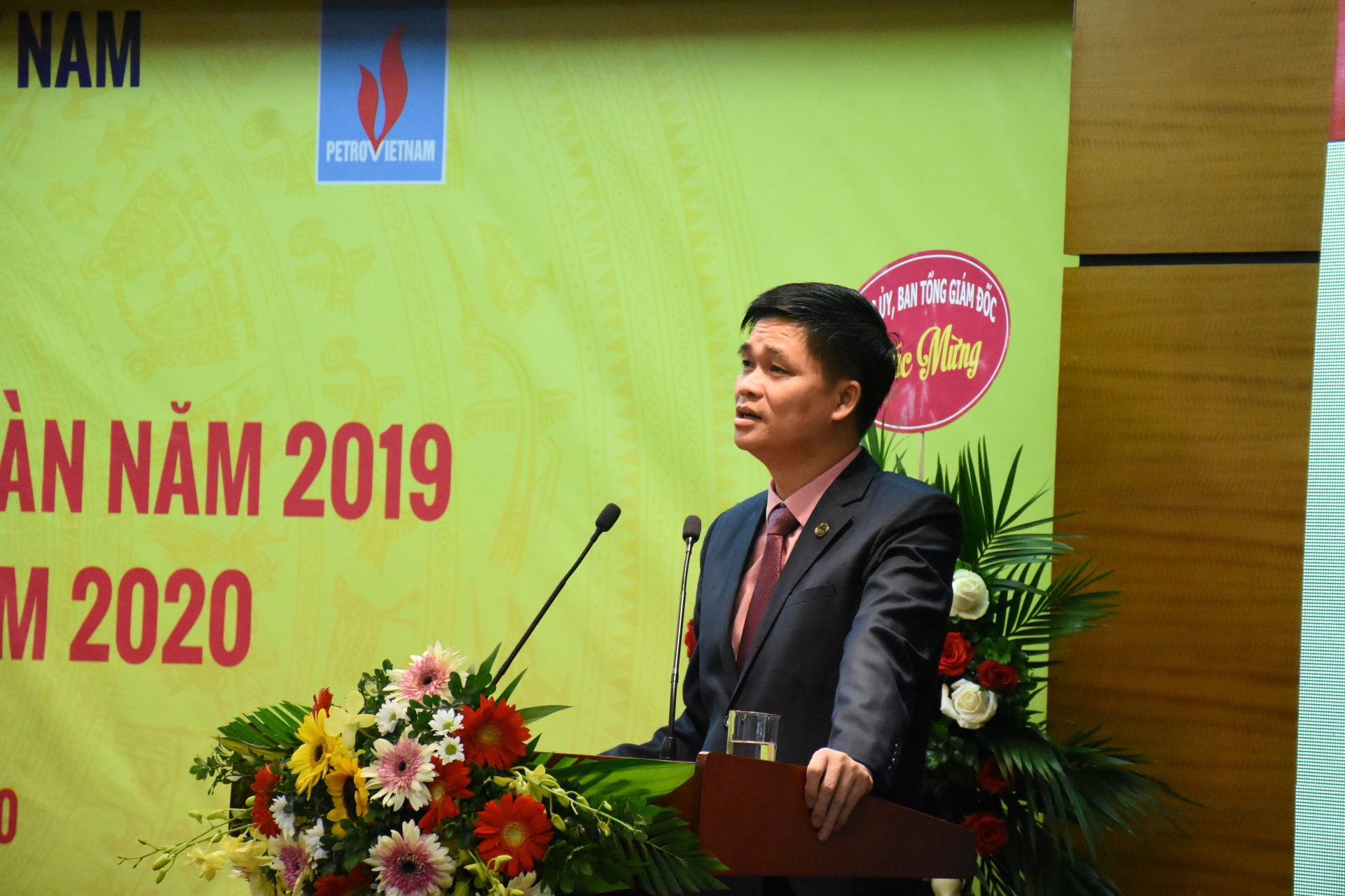 Công đoàn hỗ trợ tích cực cho hoạt động sản xuất kinh doanh của Tập đoàn Dầu khí VN cong doan ho tro tich cuc cho hoat dong san xuat kinh doanh cua tap doan dau khi vn