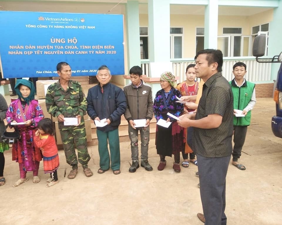 tam long nguoi lao dong vietnam airlines huong ve dong bao vung cao
