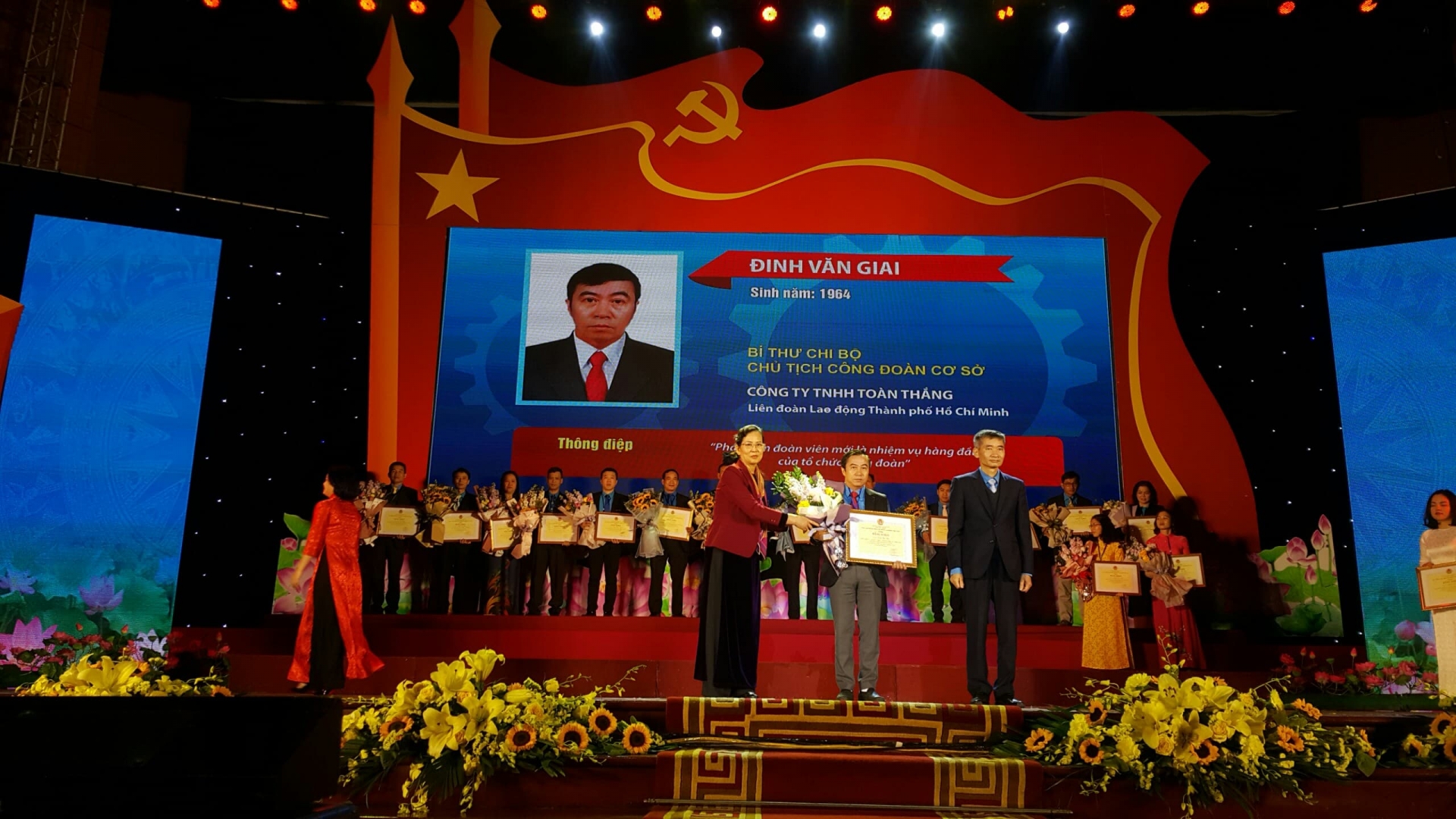 Biểu dương 90 Chủ tịch Công đoàn cơ sở tiêu biểu bieu duong 90 chu tich cong doan co so tieu bieu