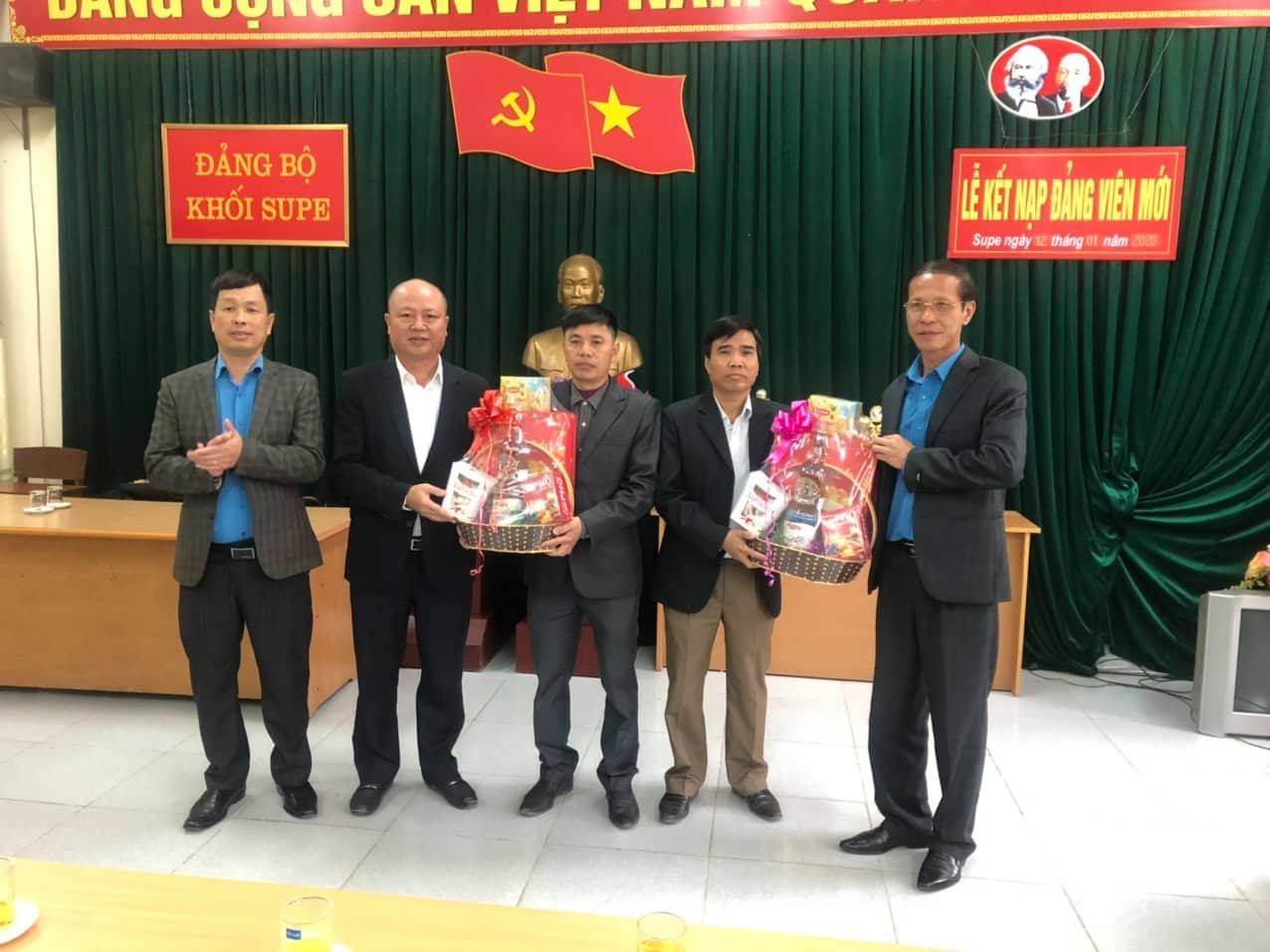 Thăm và chúc Tết cán bộ, công nhân lao động ngành Hóa chất nhân dịp năm Mới tham va chuc tet can bo cong nhan lao dong nganh hoa chat nhan dip nam moi