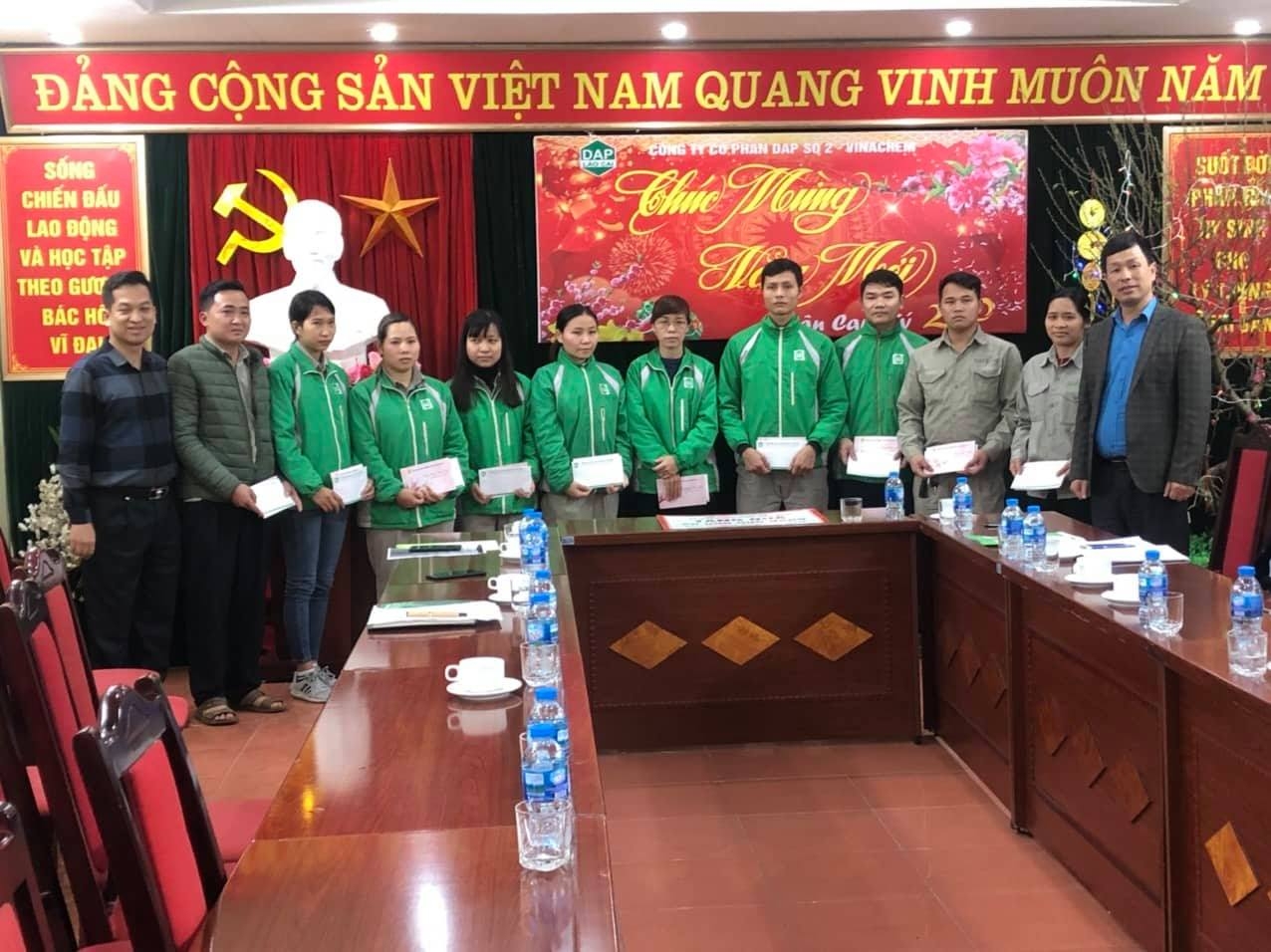 Thăm và chúc Tết cán bộ, công nhân lao động ngành Hóa chất nhân dịp năm Mới tham va chuc tet can bo cong nhan lao dong nganh hoa chat nhan dip nam moi