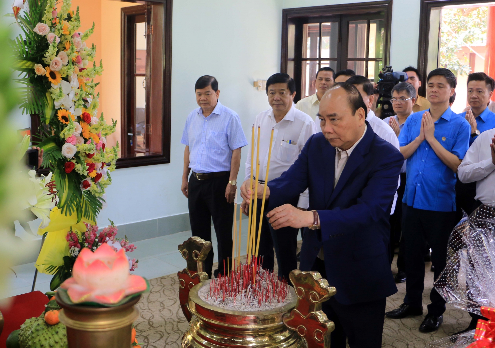 tet sum vay mu ng xuan on da ng te t vi nguo i nghe o se chia voi cong nhan