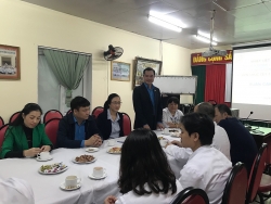 quay thuoc o huyen vung cao nghe an phat khau trang y te mien phi cho nguoi dan