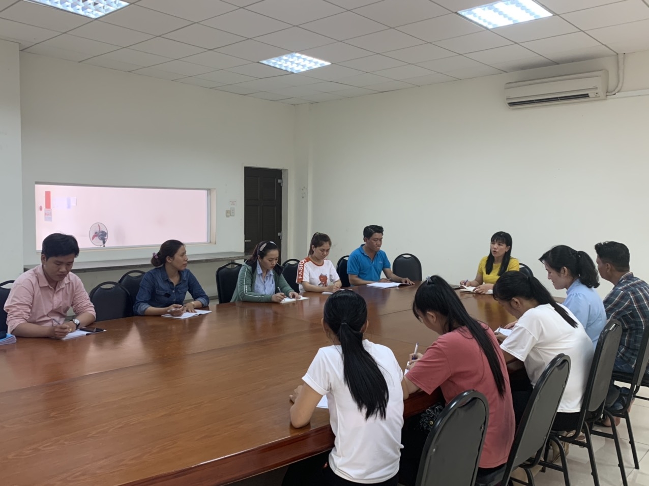 Để công nhân lao động tin tưởng vào chủ trương, đường lối lãnh đạo của Đảng