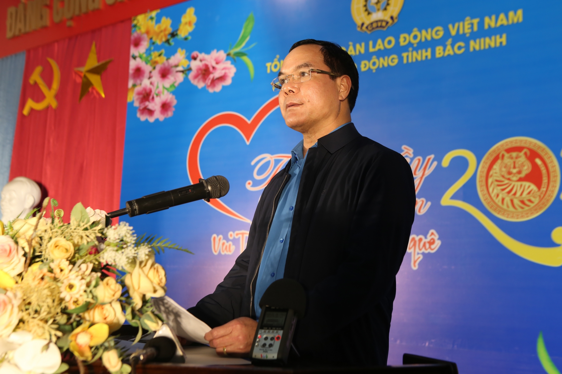 Công nhân tham gia chương trình “Vui Tết cùng công nhân xa quê”: 