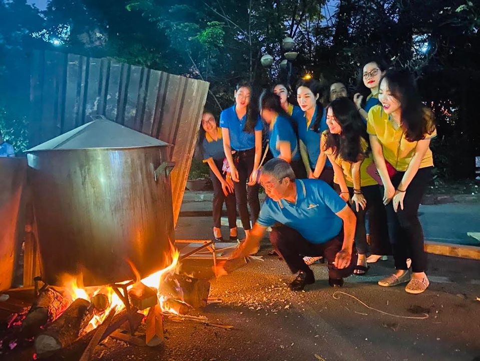 Ấm tình đồng nghiệp Đoàn Tiếp viên đầu Xuân Canh Tý am tinh dong nghiep doan tiep vien dau xuan canh ty