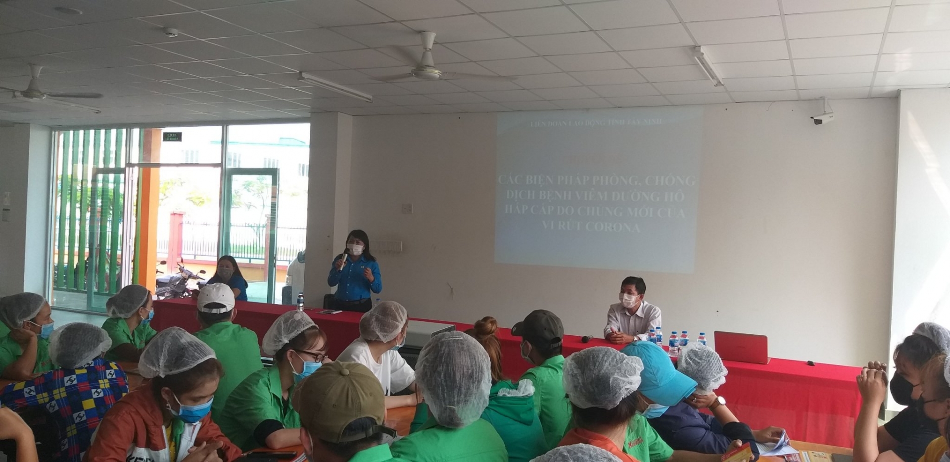 Tuyên truyền kỹ năng phòng chống virus corona cho công nhân tại cụm, khu công nghiệp tuyen truyen ky nang phong chong virus corona cho cong nhan tai cum khu cong nghiep