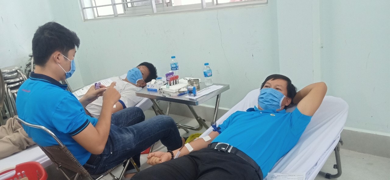 “Sẻ chia giọt máu đào, trao niềm hy vọng” trong dịch virus corona