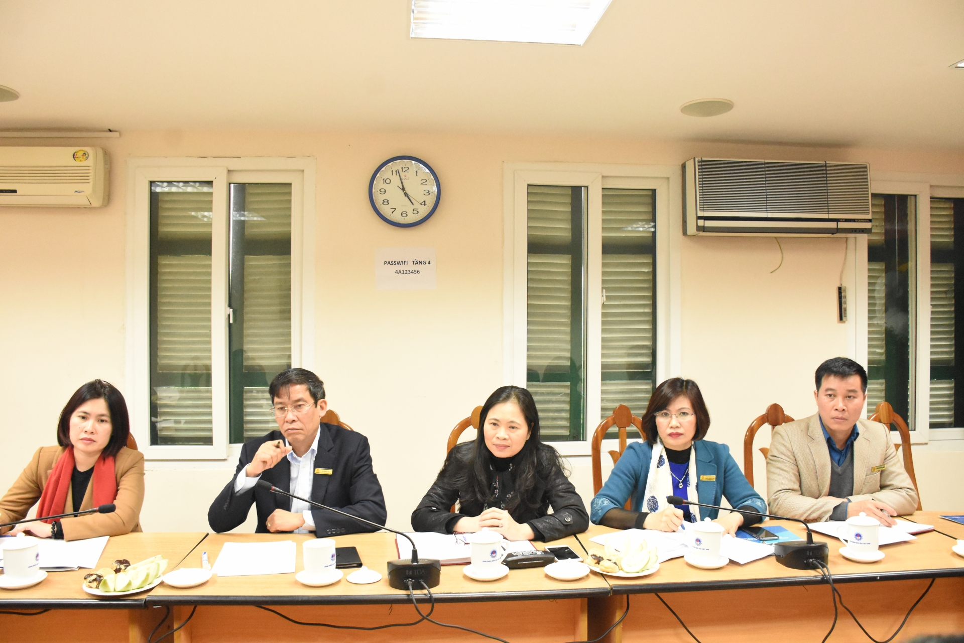 cham lo suc khoe nghe nghiep cho can bo nha giao nguoi lao dong cac truong y duoc