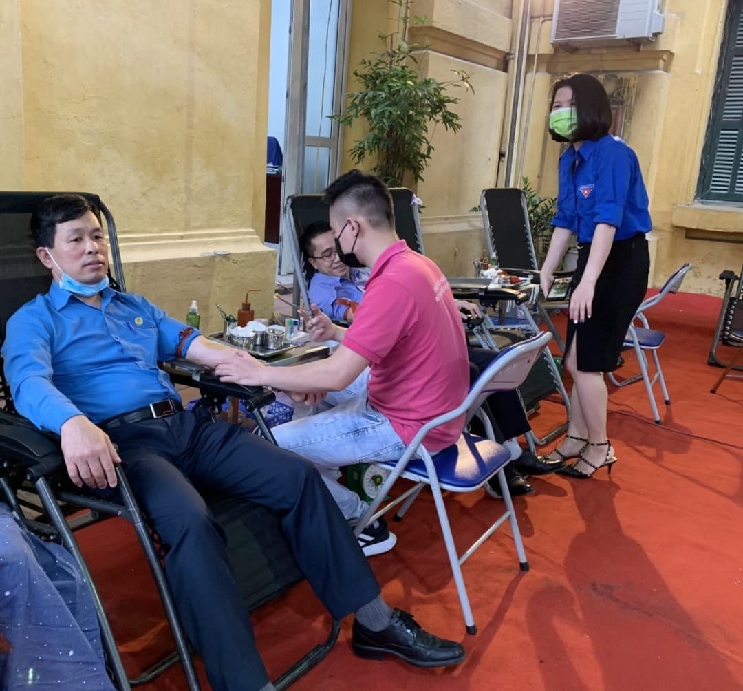 Người lao động ngành Hóa chất tham gia hiến máu tình nguyện nguoi lao dong nganh hoa chat tham gia hien mau tinh nguyen
