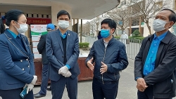 Động viên cán bộ y tế nơi tuyến đầu chống dịch