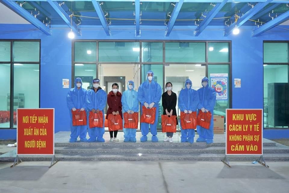 Trao quà Tết cho công nhân F0 của doanh nghiệp mình và doanh nghiệp bạn Trao quà Tết cho công nhân F0 của doanh nghiệp mình và doanh nghiệp bạn