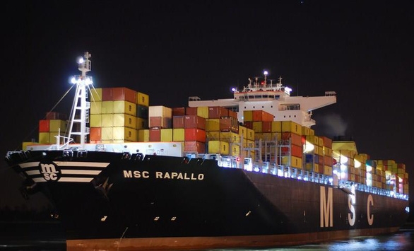 Tìm kiếm 8 thuyền viên gặp nạn trong điều kiện thời tiết rất xấu Tìm kiếm 8 thuyền viên gặp nạn trong điều kiện thời tiết rất xấu