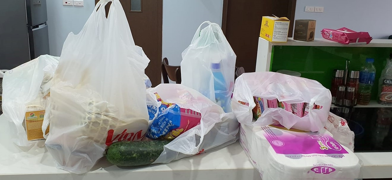 Ngoại thành Hà Nội: Lo ngại Covid-19, người dân mua gạo đêm, mì tôm từ sáng sớm ngoai thanh ha noi lo ngai covid 19 nguoi dan mua gao dem mi tom tu sang som