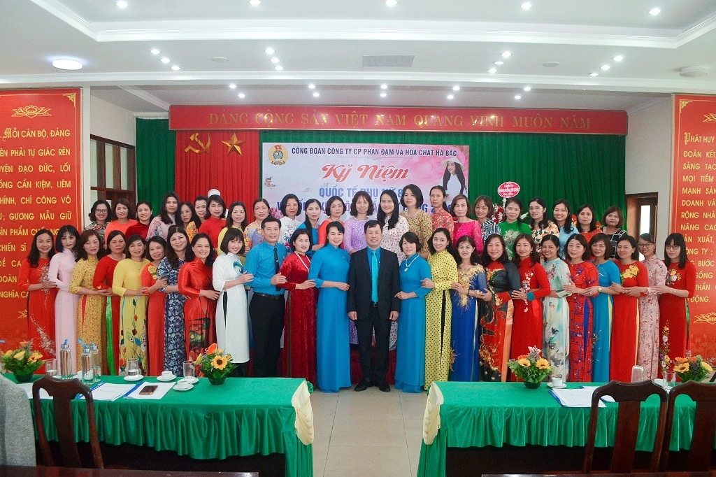 Biểu dương 385 lao động nữ “Giỏi việc nước - Đảm việc nhà” bieu duong 385 lao dong nu gioi viec nuoc dam viec nha