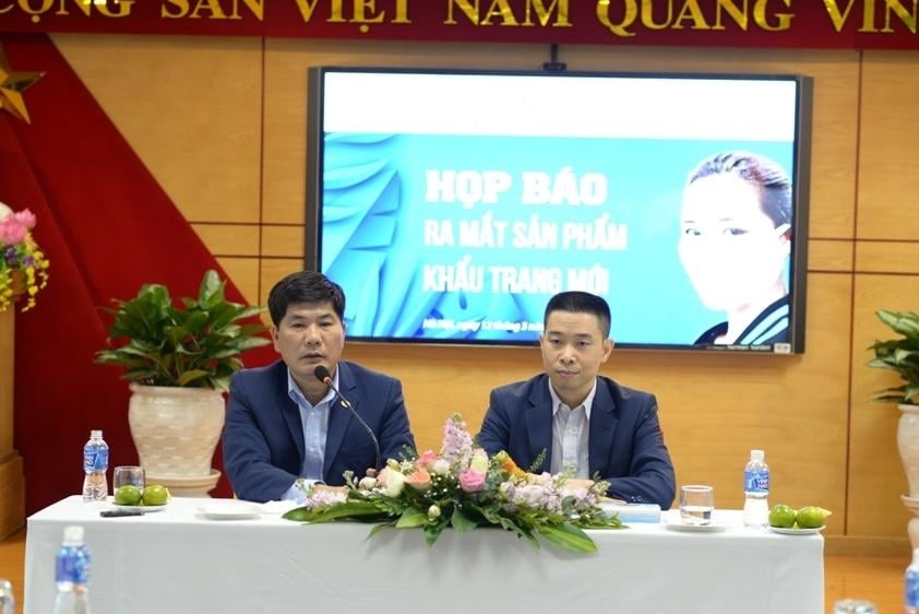 Hà Nội: Ra mắt khẩu trang kháng nước, kháng khuẩn, kháng hạt dịch Covid -19 ha noi ra mat khau trang khang nuoc khang khuan khang hat dich covid 19