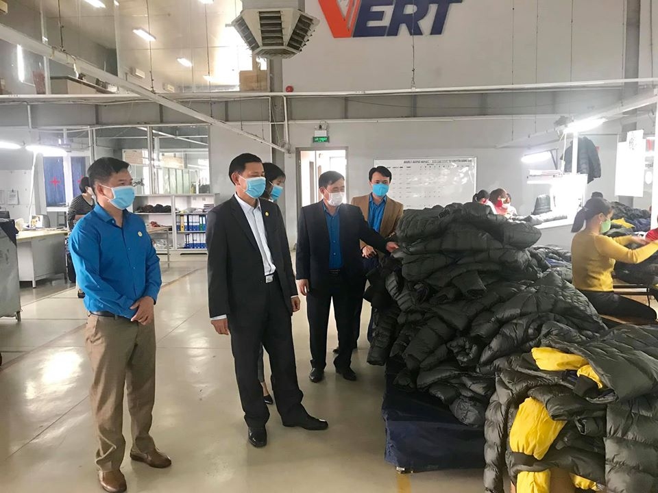 yeu cau doanh nghiep chi tra che do cho nguoi lao dong bi mat viec lam do dich benh