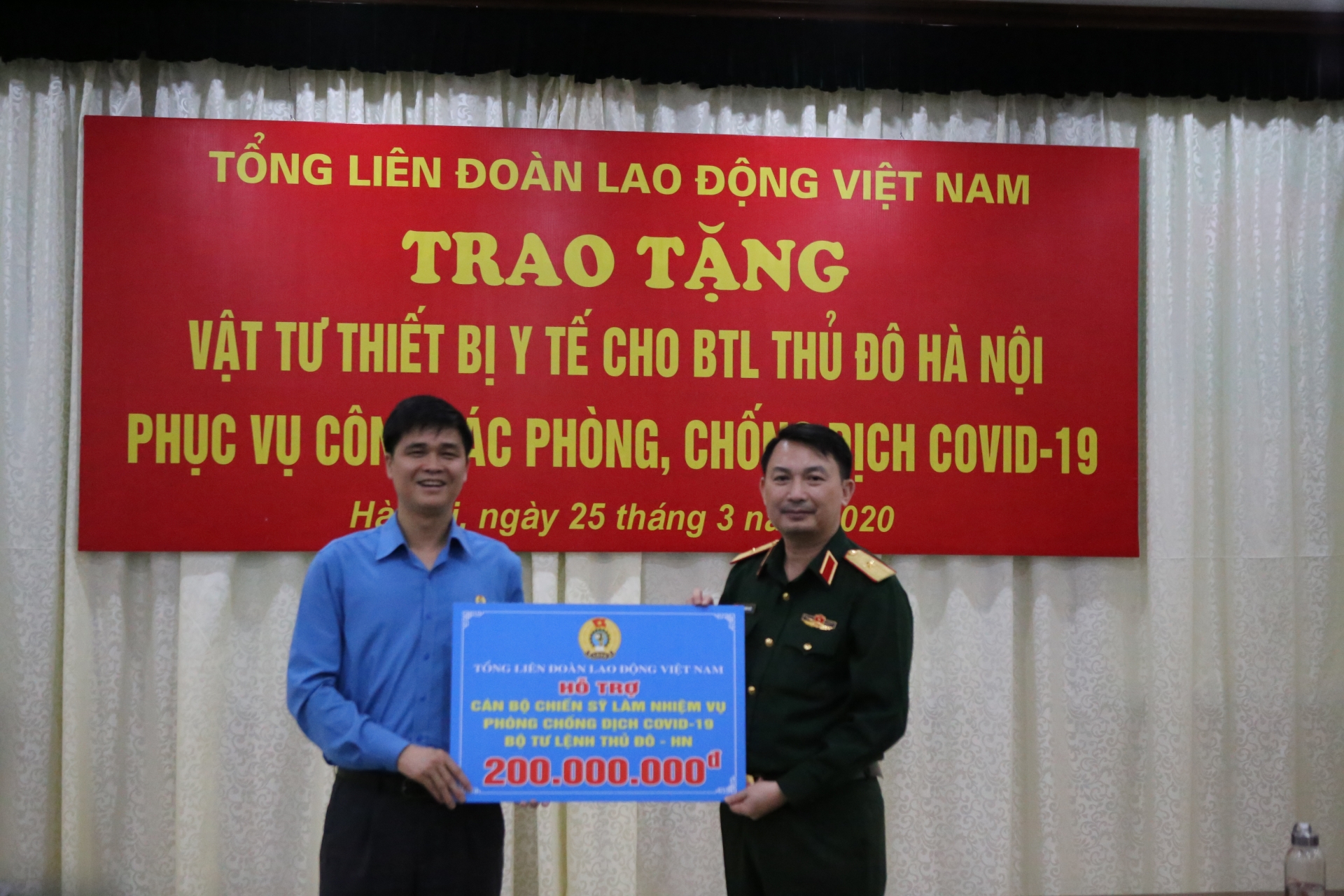Tổng Liên đoàn Lao động Việt Nam hỗ trợ lực lượng tuyến đầu chống dịch 2 tỷ đồng tong lien doan lao dong viet nam ho tro luc luong tuyen dau chong dich 2 ty dong