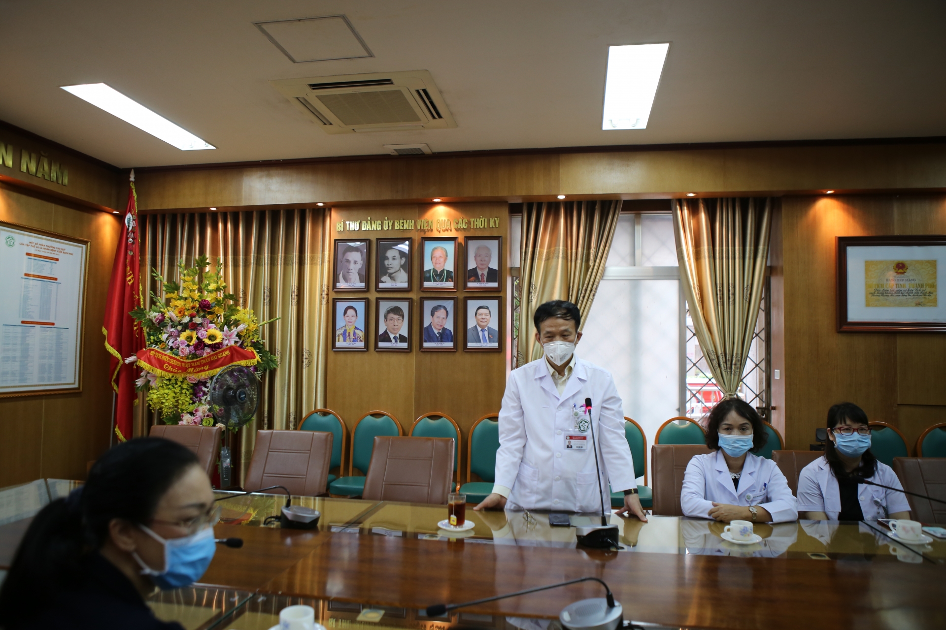 Tổng Liên đoàn Lao động Việt Nam hỗ trợ lực lượng tuyến đầu chống dịch 2 tỷ đồng tong lien doan lao dong viet nam ho tro luc luong tuyen dau chong dich 2 ty dong