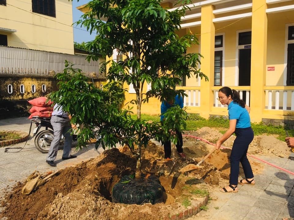 Công nhân lao động hưởng ứng “Tết trồng cây” - “Vì một Việt Nam xanh”