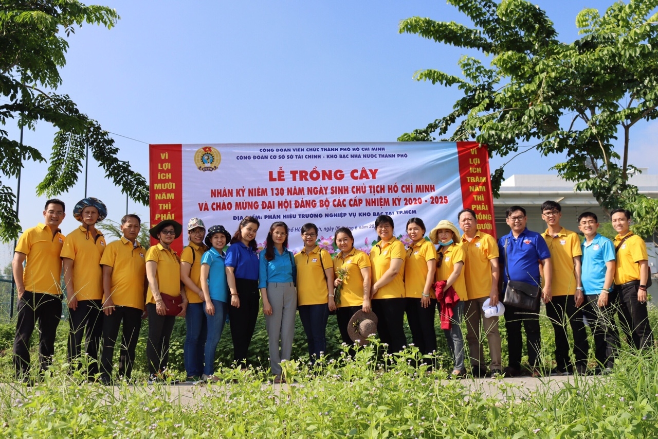 Công nhân lao động hưởng ứng “Tết trồng cây” - “Vì một Việt Nam xanh”