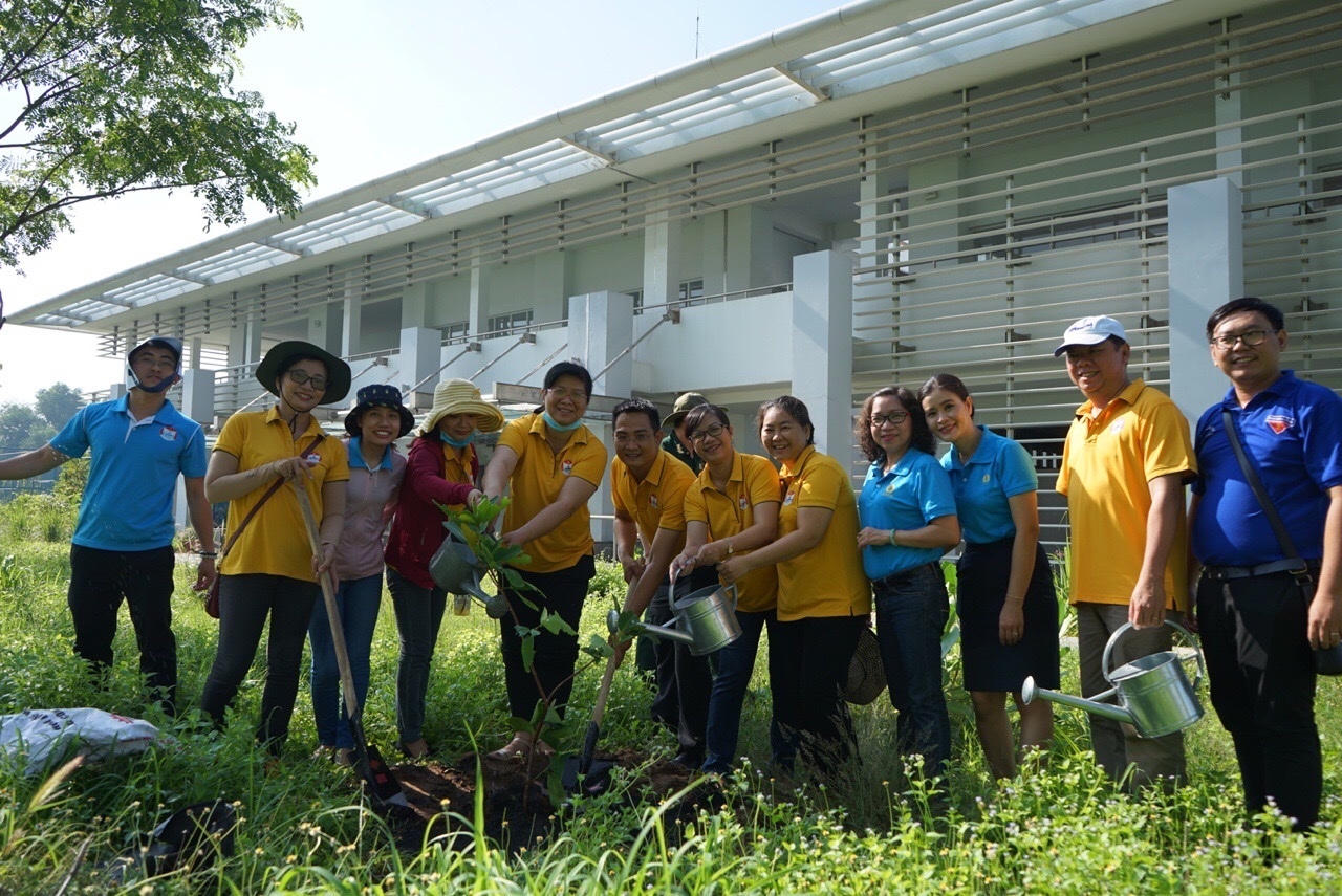 Công nhân lao động hưởng ứng “Tết trồng cây” - “Vì một Việt Nam xanh”