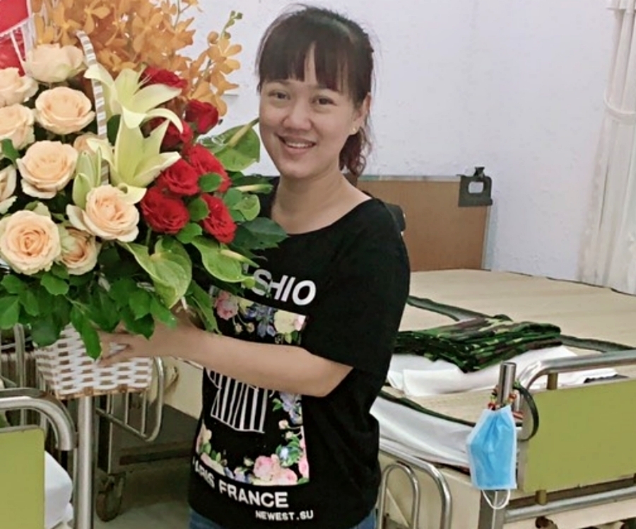 Điều dưỡng khu cách ly khóc vì dự đám tang ông ngoại qua live-stream điện thoại Điều dưỡng khu cách ly khóc vì dự đám tang ông ngoại qua live-stream điện thoại