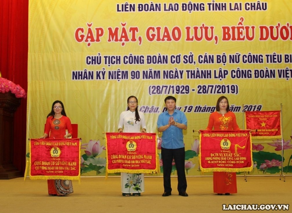 "Tôi đã có ngôi nhà mơ ước nhờ vay vốn từ quỹ Tương hỗ Công đoàn” "Tôi đã có ngôi nhà mơ ước nhờ vay vốn từ quỹ Tương hỗ Công đoàn”