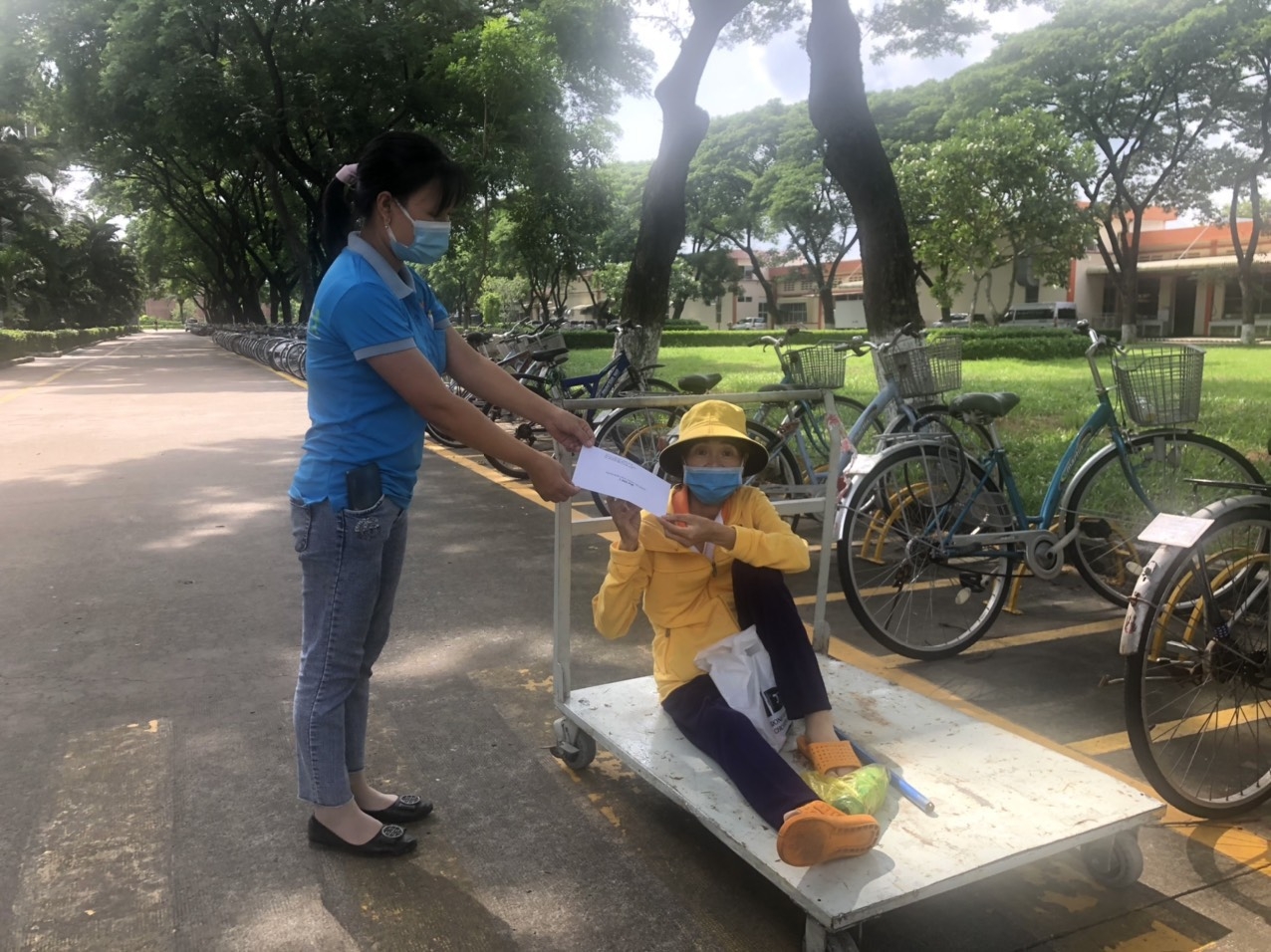 Xây nhà ở cho công nhân khó khăn: Công đoàn và công nhân cùng làm Xây nhà ở cho công nhân khó khăn: Công đoàn và công nhân cùng làm