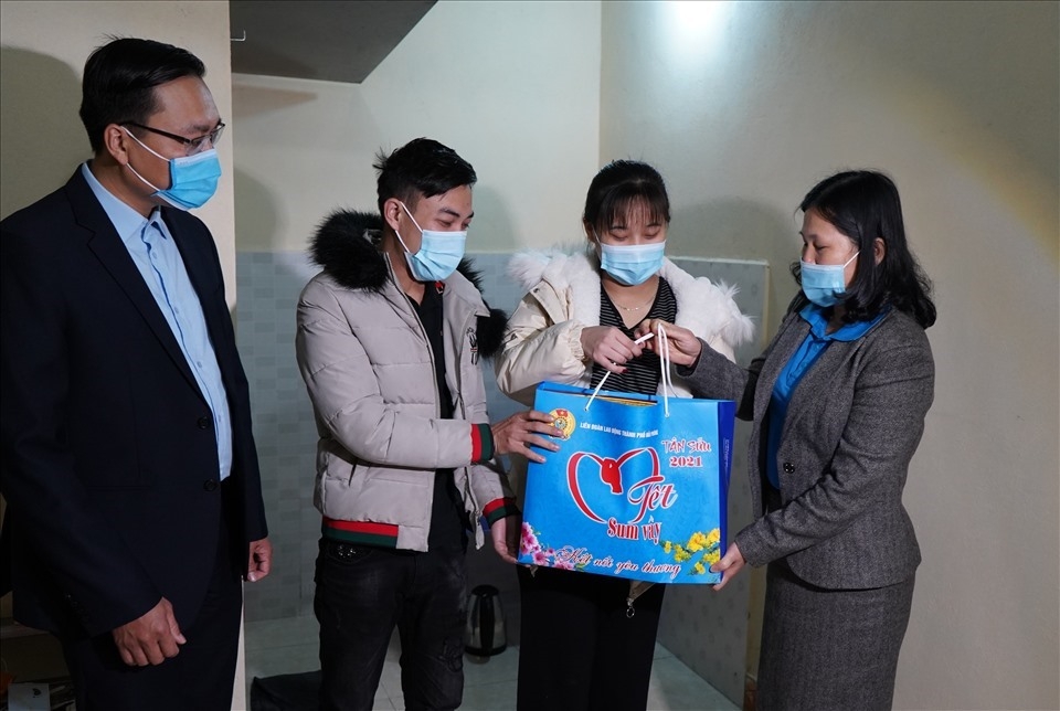 LĐLĐ TP. Hải Phòng lắp điều hoà cho công nhân lao động ở khu nhà trọ