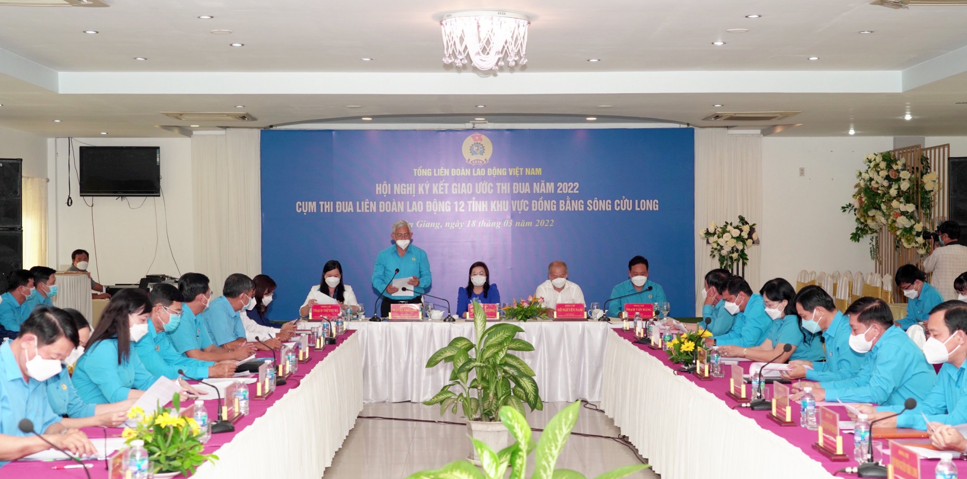 Cụm thi đua LĐLĐ 12 tỉnh khu vực Đồng bằng sông Cửu Long ký kết giao ước thi đua