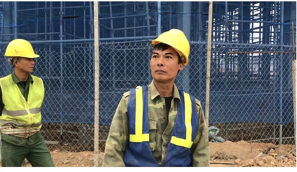 “Chúng tôi rất bức xúc vì sự thất hẹn của nhà thầu lẫn chủ đầu tư” “Chúng tôi rất bức xúc vì sự thất hẹn của nhà thầu lẫn chủ đầu tư”