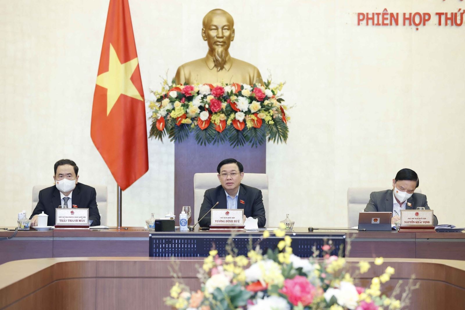 Tăng thời giờ làm thêm: Từ trên 40 giờ và không quá 60 giờ trong một tháng Tăng thời giờ làm thêm: Từ trên 40 giờ và không quá 60 giờ trong một tháng