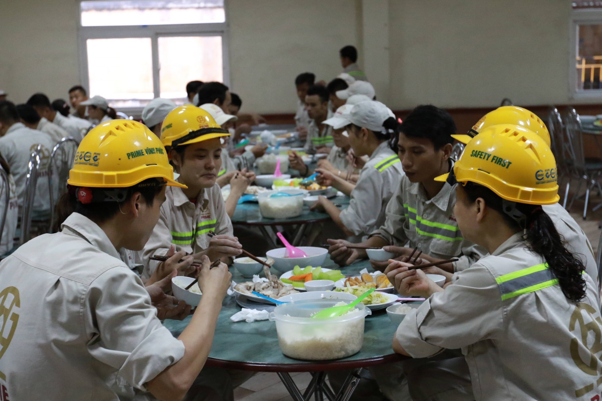 Công đoàn thương lượng giá trị bữa ăn ca thấp nhất là 18.000 đồng/suất Công đoàn thương lượng giá trị bữa ăn ca thấp nhất là 18.000 đồng/suất