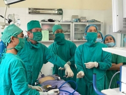 Tình yêu thầm lặng của người vợ có chồng là bác sĩ chống Covid-19