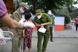 Cây gạo - NEU cung cấp gạo ngon miễn phí cho người khó khăn trong 2 tuần