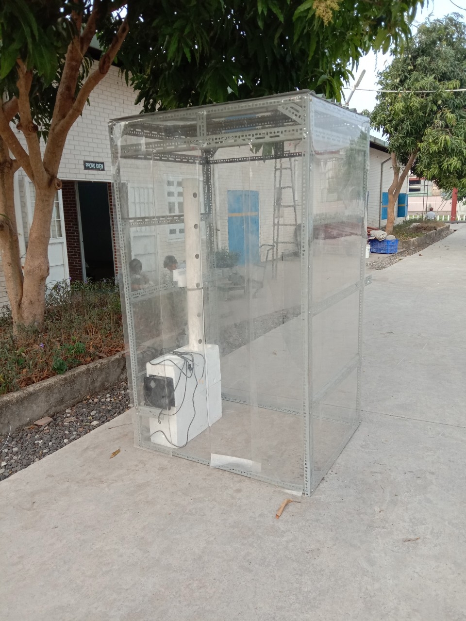 Buồng khử khuẩn “made in Công đoàn” phòng chống Covid-19 buong khu khuan made in cong doan phong chong covid 19