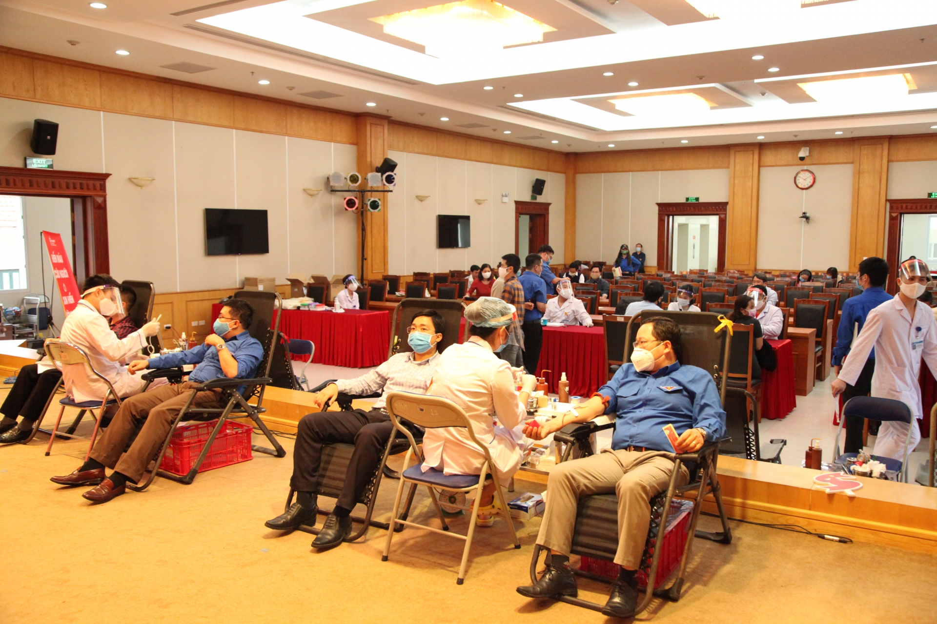 van phong trung uong dang huong ung loi keu goi cua tong bi thu chu tich nuoc