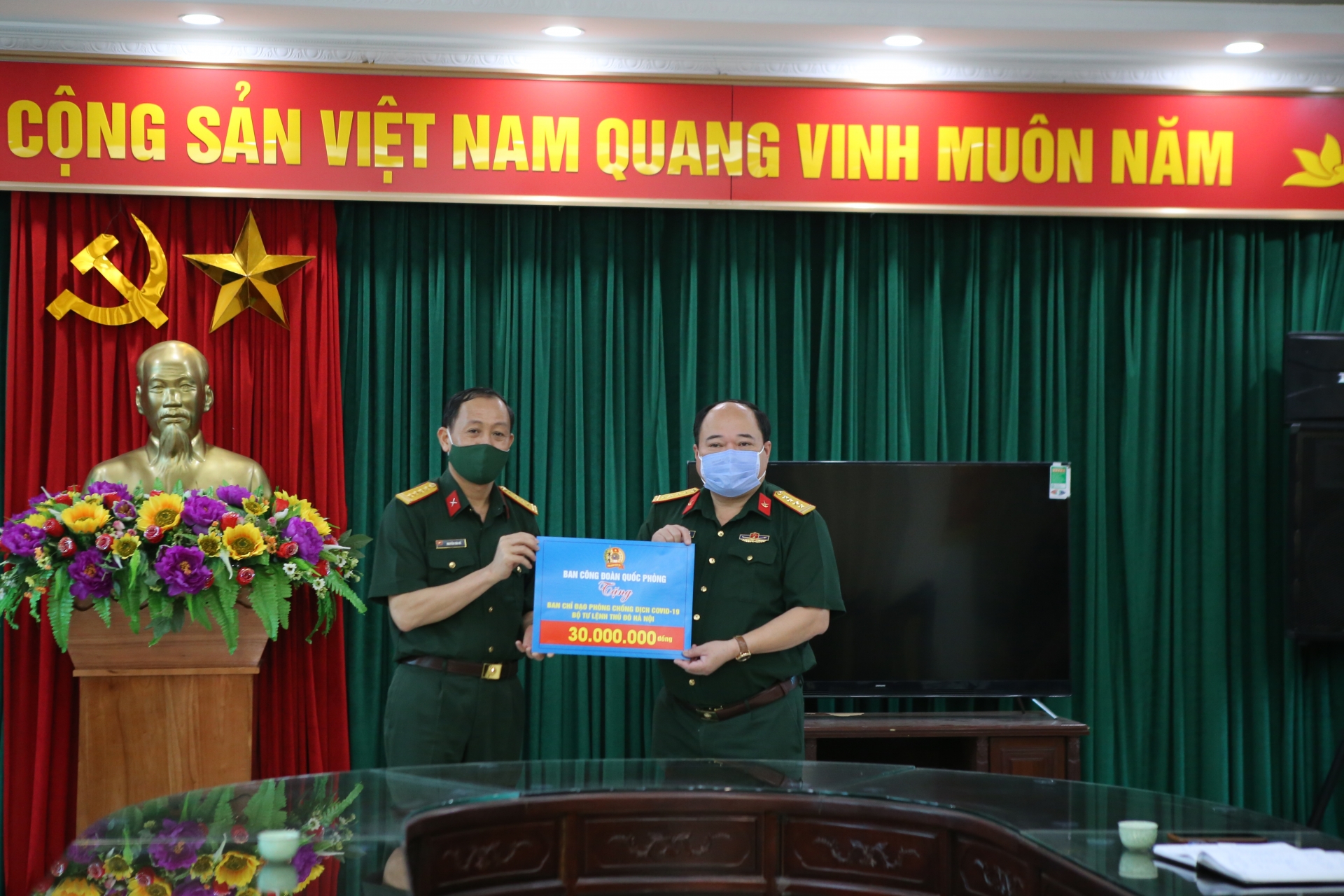 ban cong doan quoc phong dong vien cac don vi quan doi tuyen dau phong chong covid 19