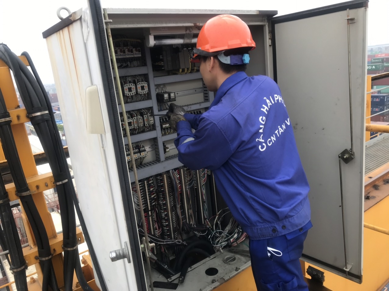 Những người thợ mang "gương mặt của trăm năm"