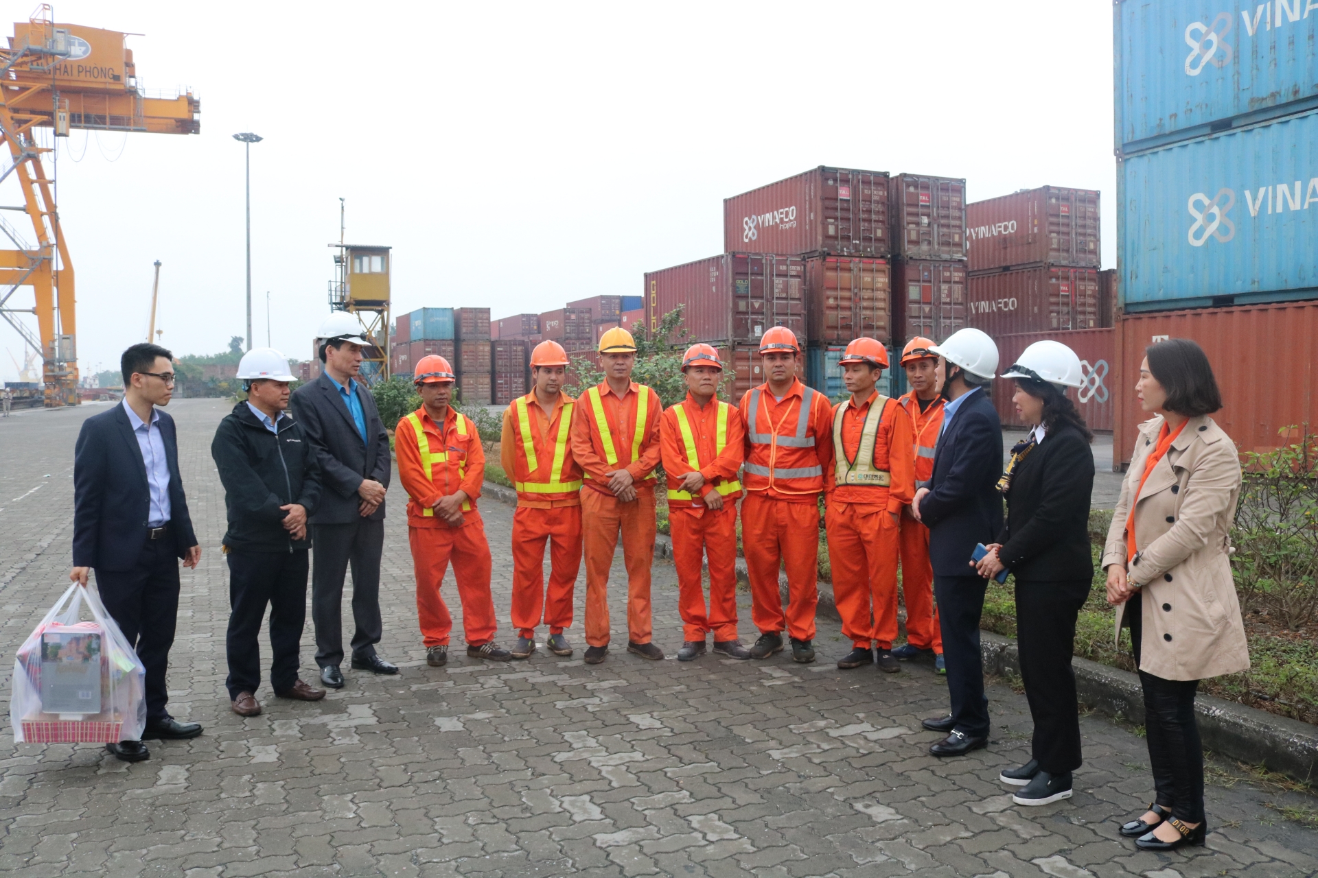 Những người thợ mang "gương mặt của trăm năm"