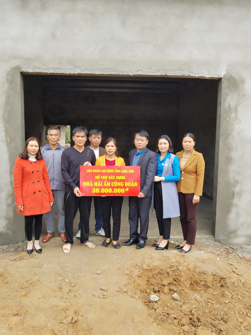 Xem xét hỗ trợ kinh phí xây dựng, sửa chữa 32 nhà ở "Mái ấm công đoàn" xem xet ho tro kinh phi xay dung sua chua 32 nha o mai am cong doan