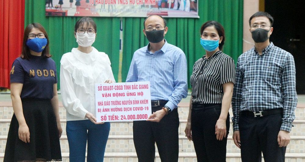 giao vien truong cong chia se gan 26 ty dong voi giao vien nld kho khan do covid 19