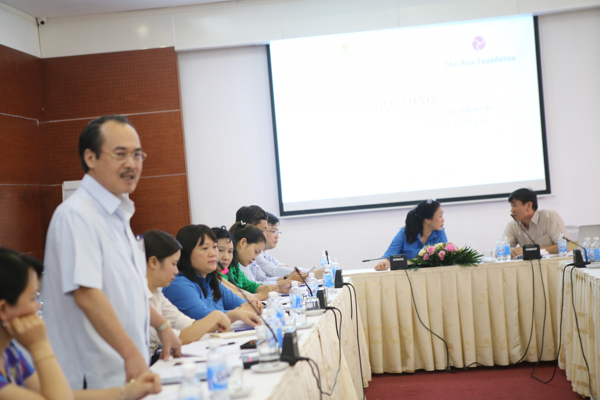 Tăng ca nhiều và câu chuyện nghề y bị đánh chửi gấp 4 lần nghề khác tang ca nhieu va cau chuyen nghe y bi danh chui gap 4 lan nghe khac