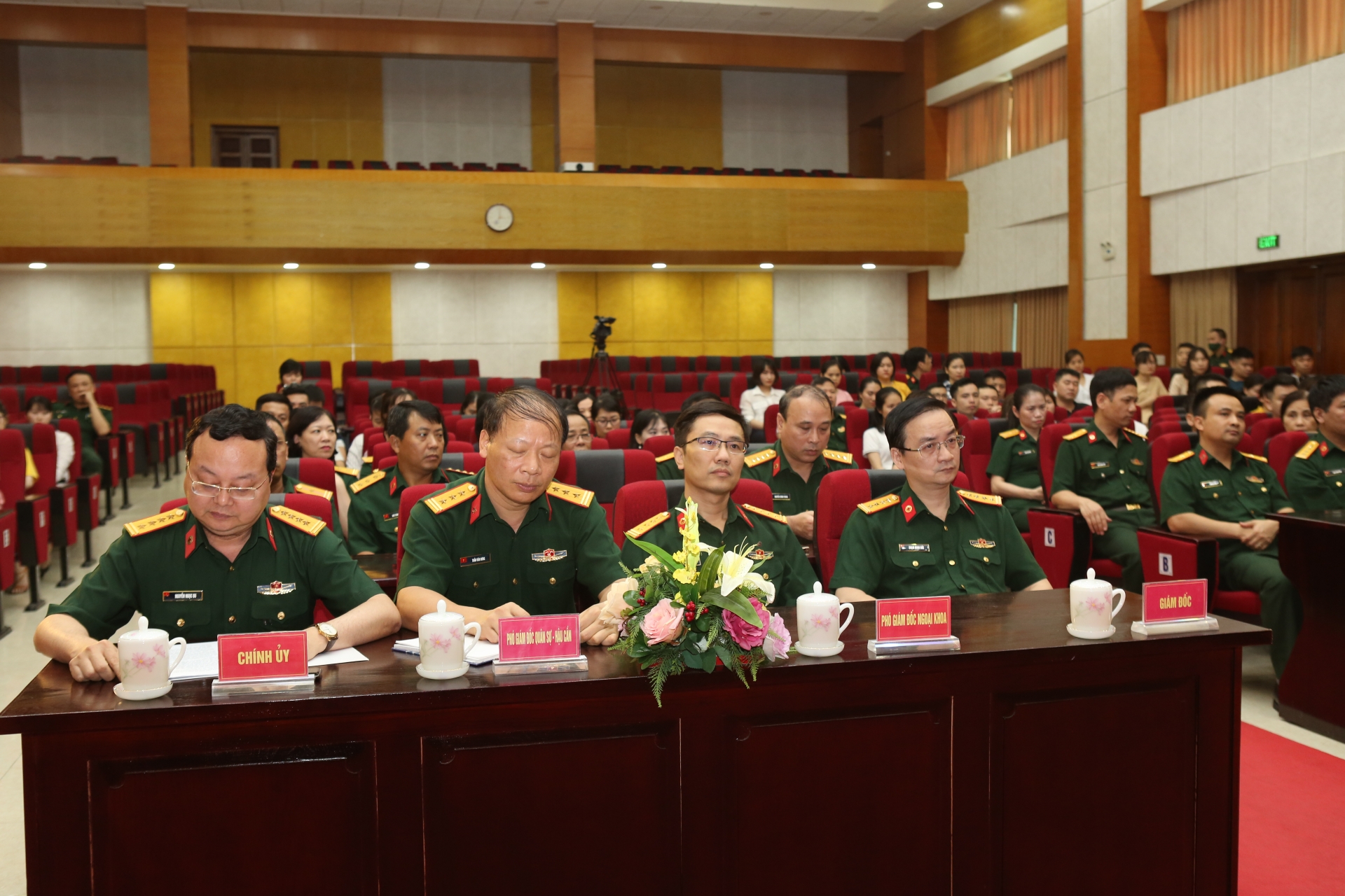 Thành lập mới công đoàn cơ sở trong Tháng Công nhân thanh lap moi cong doan co so trong thang cong nhan