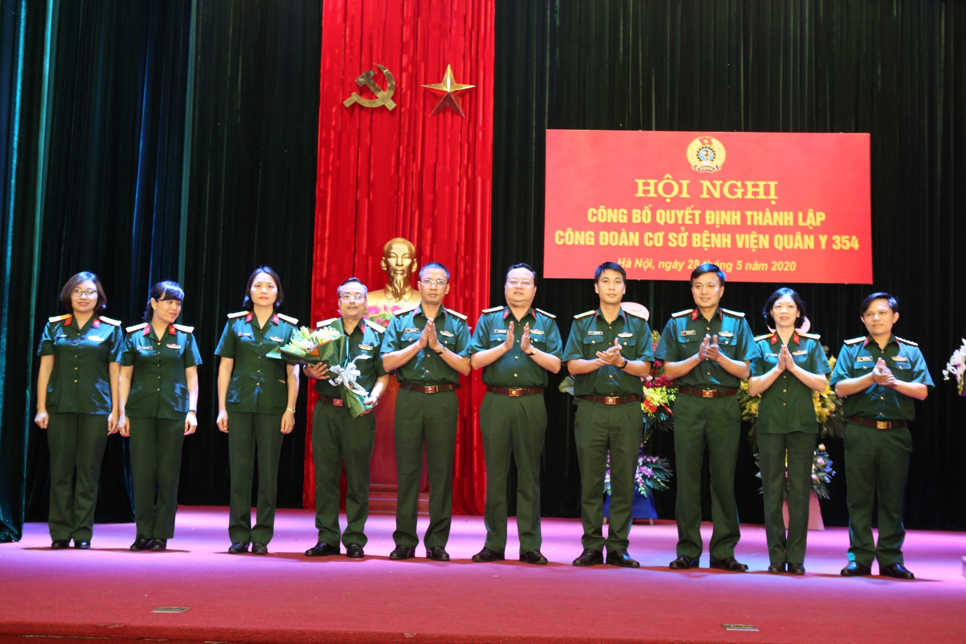 Thành lập mới công đoàn cơ sở trong Tháng Công nhân thanh lap moi cong doan co so trong thang cong nhan