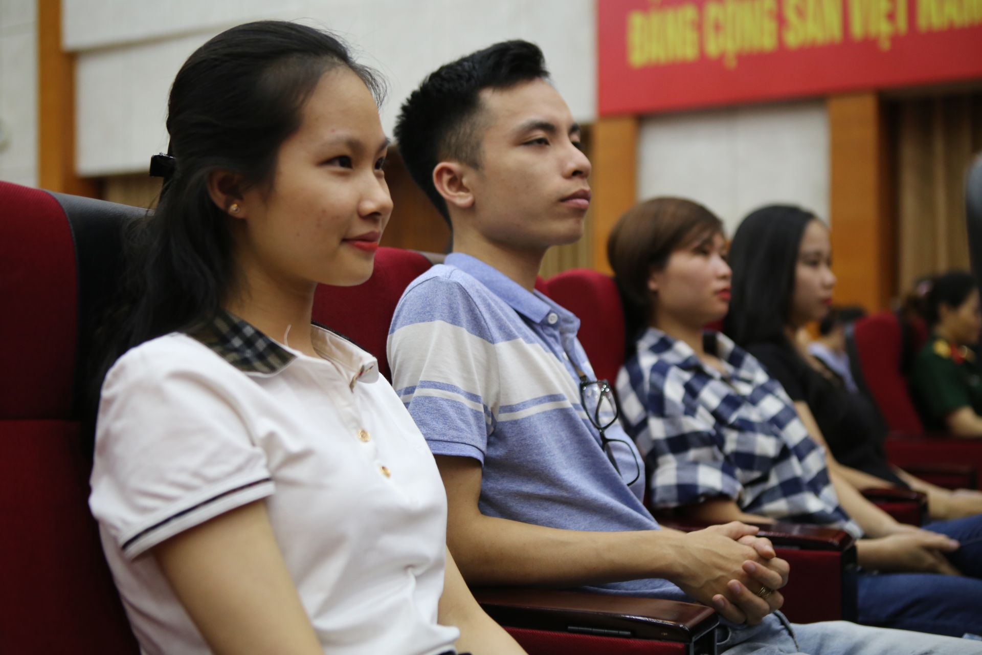 Thành lập mới công đoàn cơ sở trong Tháng Công nhân thanh lap moi cong doan co so trong thang cong nhan